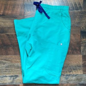 FIGS yola medium petite